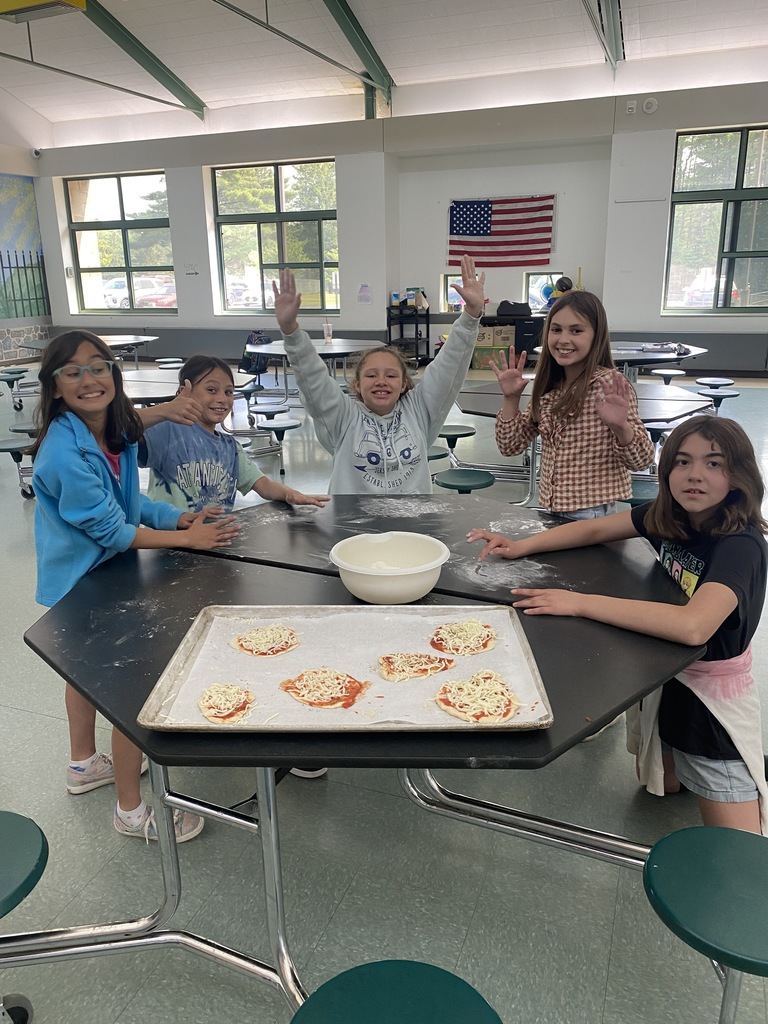 Image of students making pizza in baking club